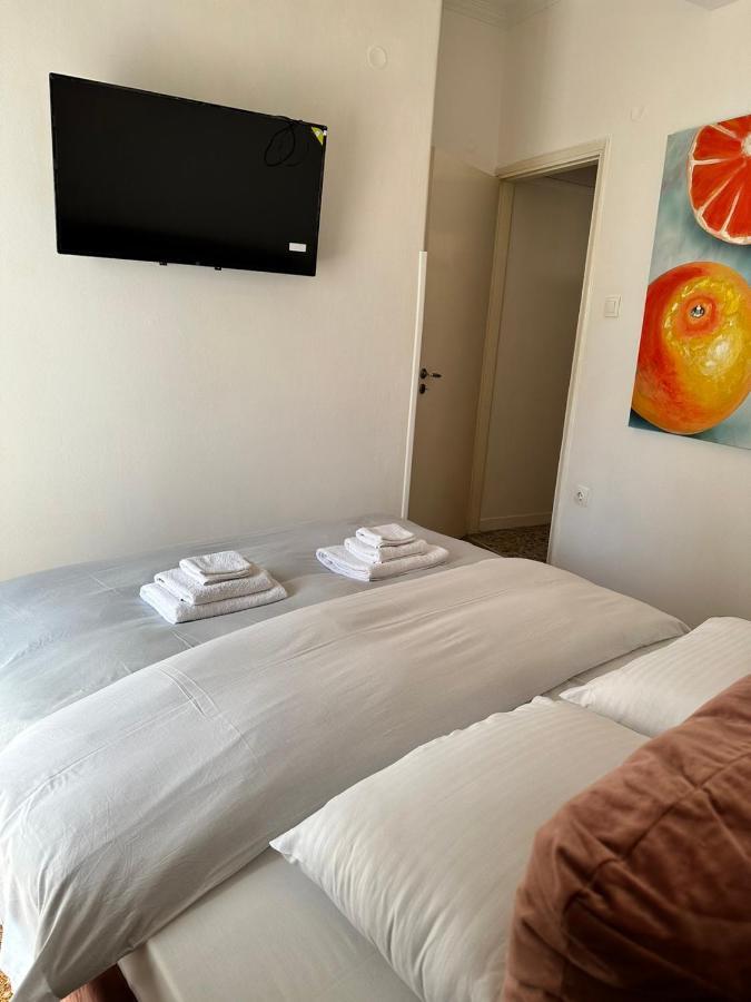 Cozy Apartment At Gazi Square Athen Eksteriør billede